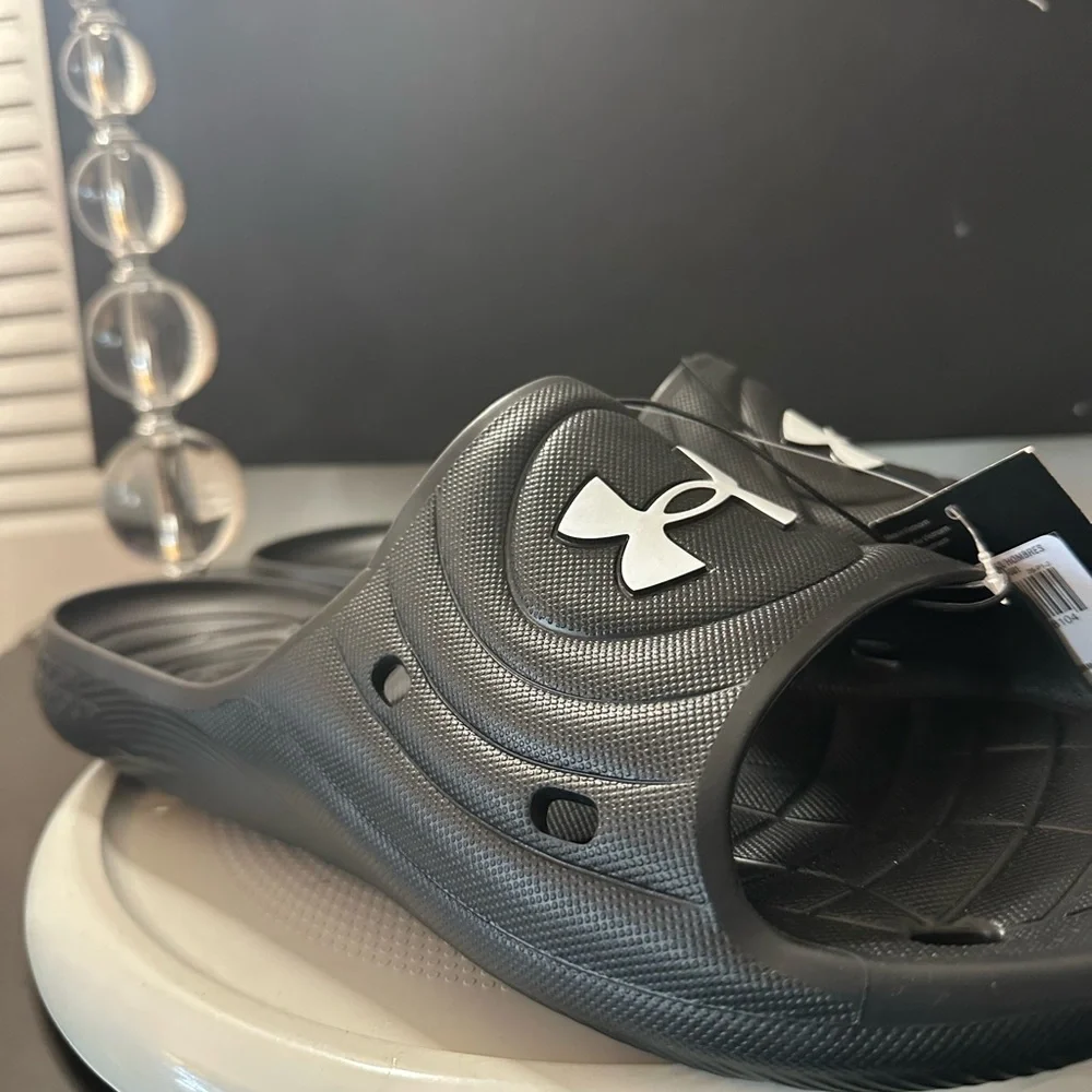 🆕Under Armour Locker IV Slides